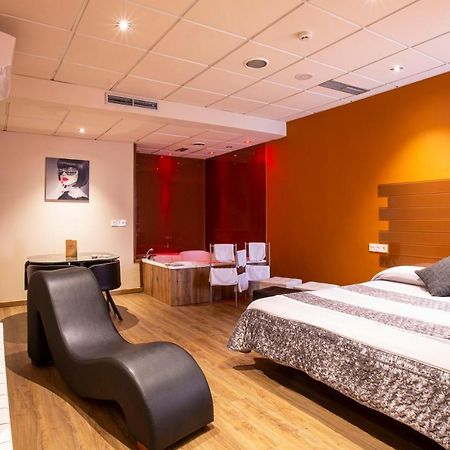 اوفيدو Motel Los Abedules المظهر الخارجي الصورة
