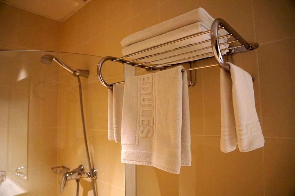 اوفيدو Motel Los Abedules المظهر الخارجي الصورة