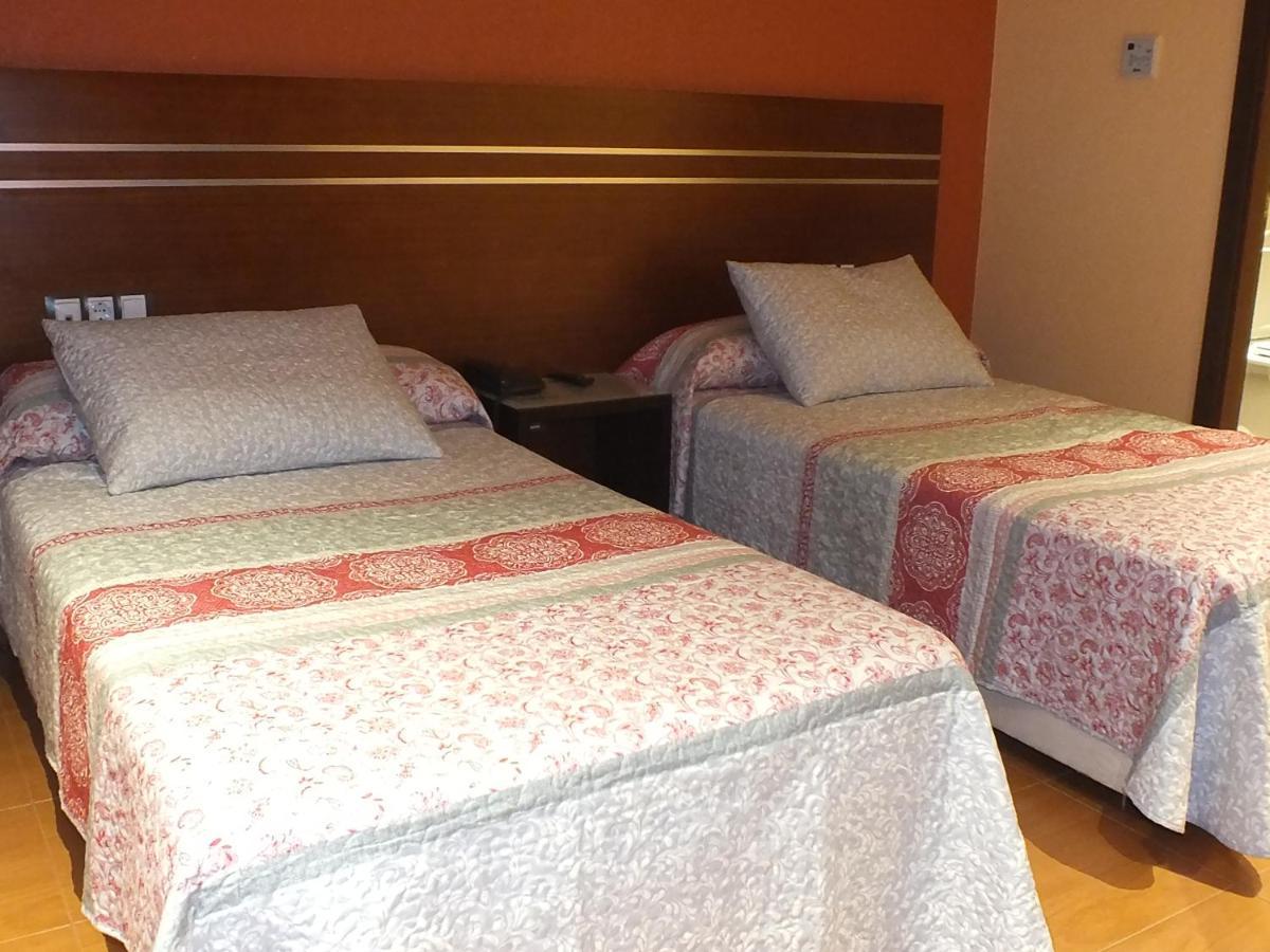 اوفيدو Motel Los Abedules المظهر الخارجي الصورة