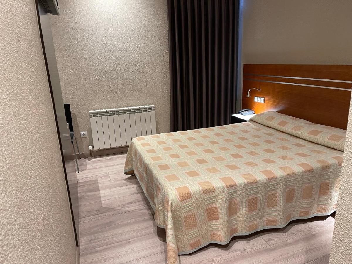 اوفيدو Motel Los Abedules المظهر الخارجي الصورة