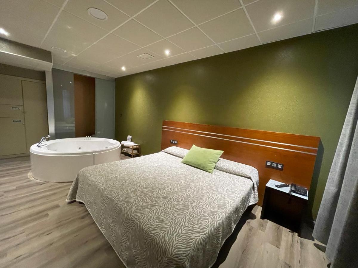 اوفيدو Motel Los Abedules المظهر الخارجي الصورة