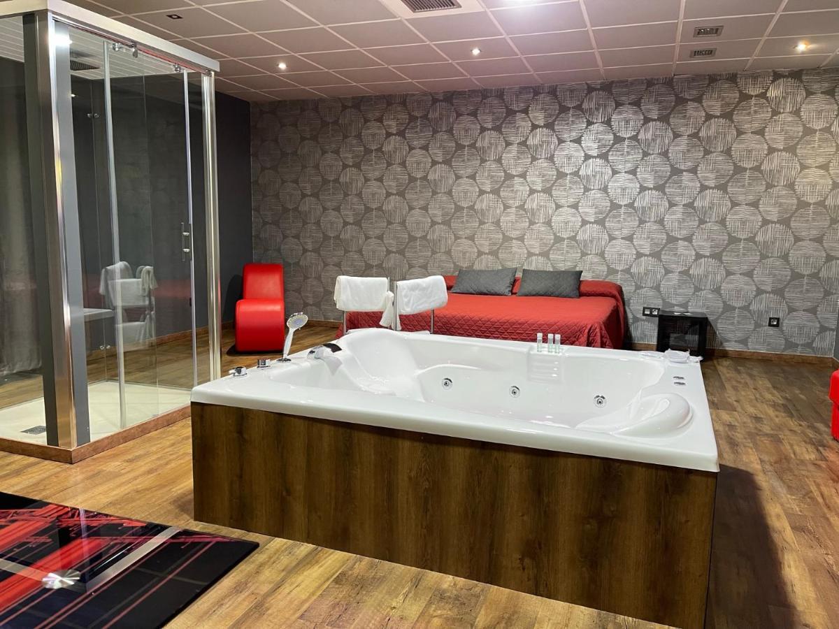 اوفيدو Motel Los Abedules المظهر الخارجي الصورة