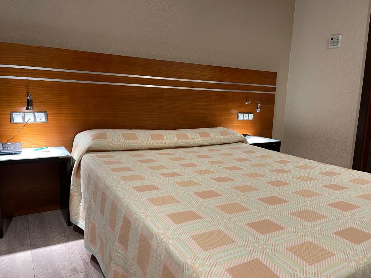 اوفيدو Motel Los Abedules المظهر الخارجي الصورة