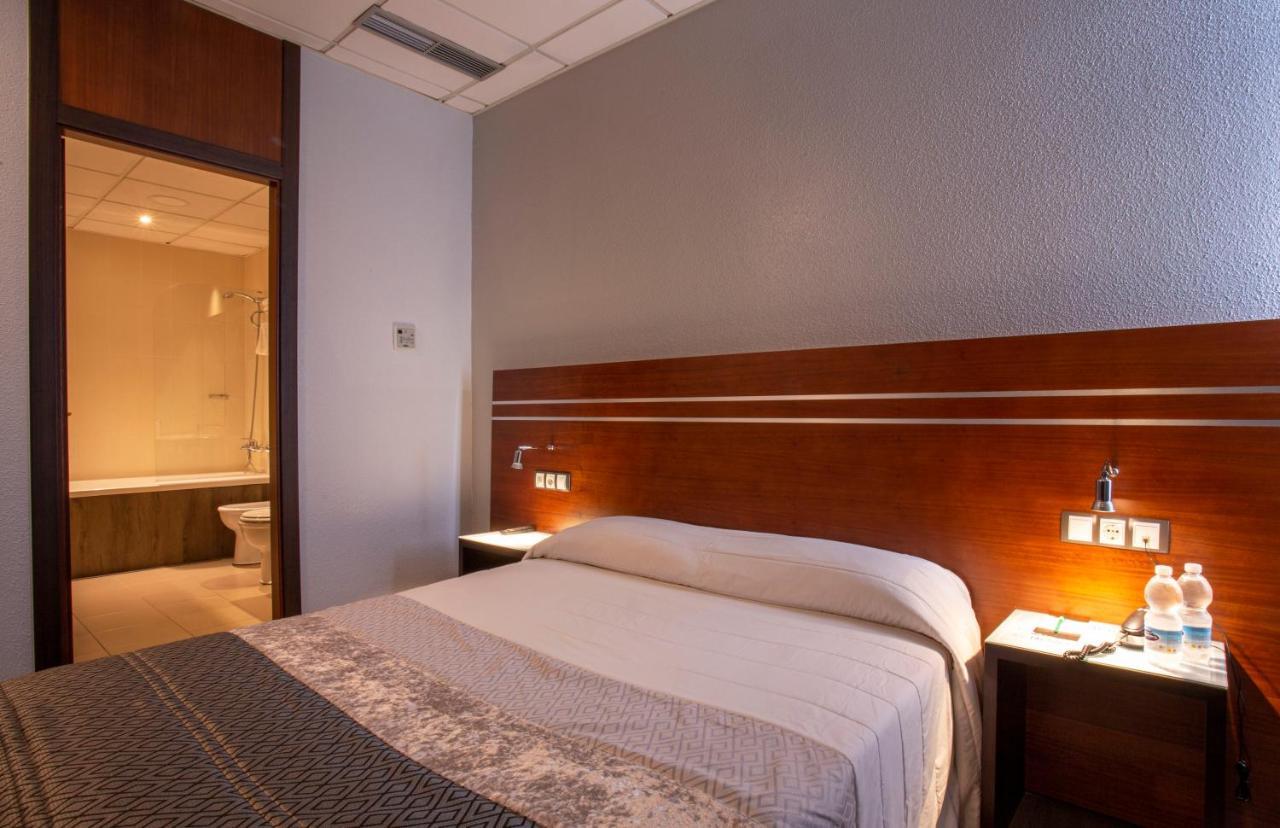 اوفيدو Motel Los Abedules المظهر الخارجي الصورة