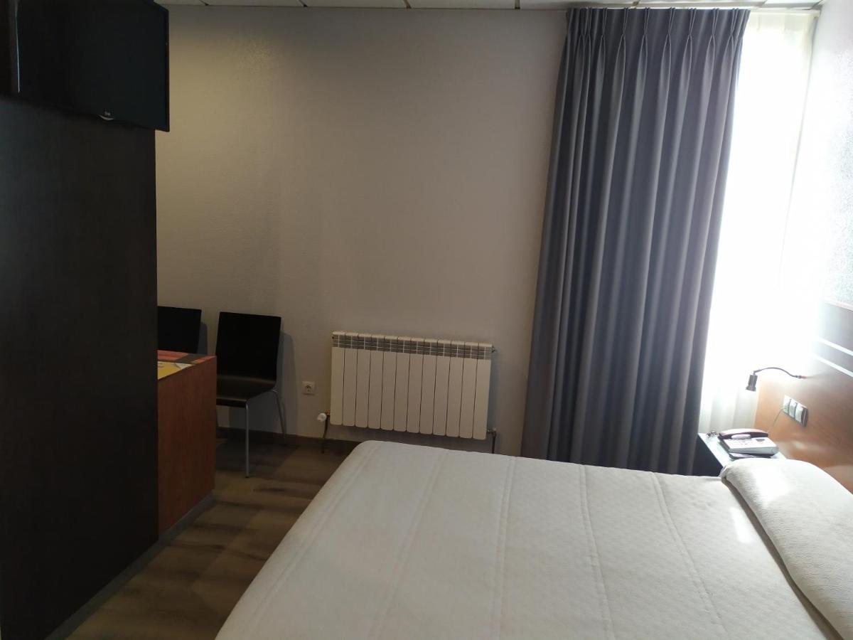 اوفيدو Motel Los Abedules المظهر الخارجي الصورة