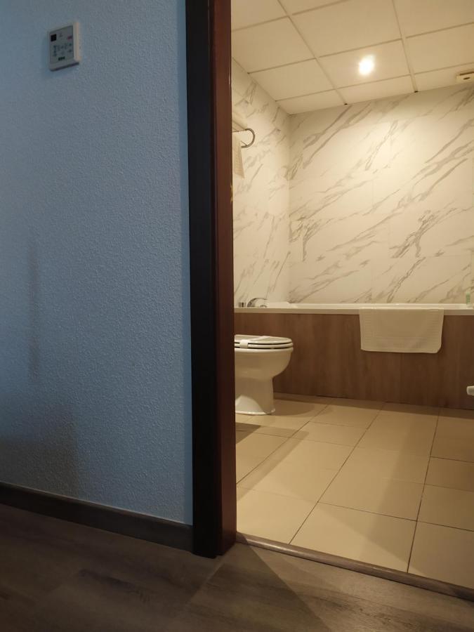 اوفيدو Motel Los Abedules المظهر الخارجي الصورة
