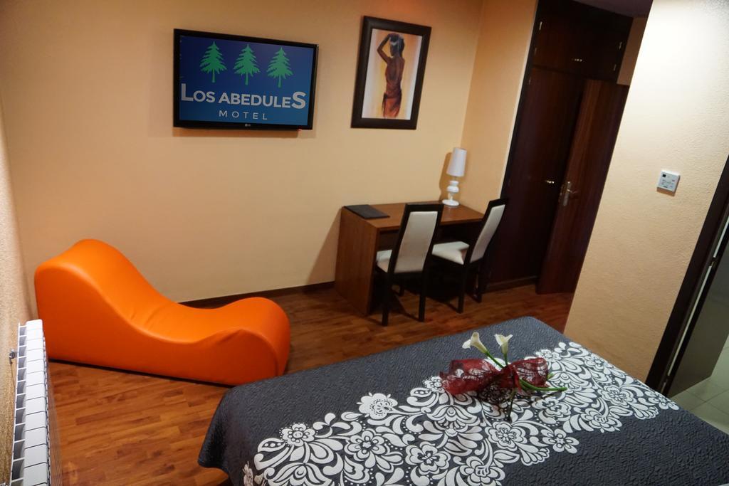اوفيدو Motel Los Abedules المظهر الخارجي الصورة