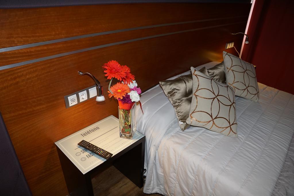 اوفيدو Motel Los Abedules المظهر الخارجي الصورة