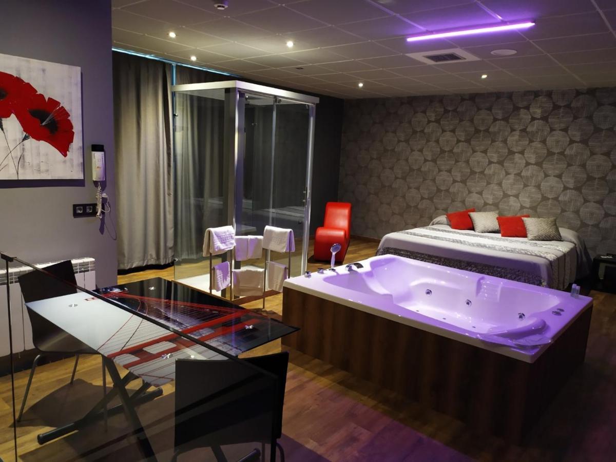 اوفيدو Motel Los Abedules المظهر الخارجي الصورة